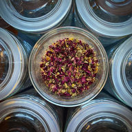 greenomenapothecary logo